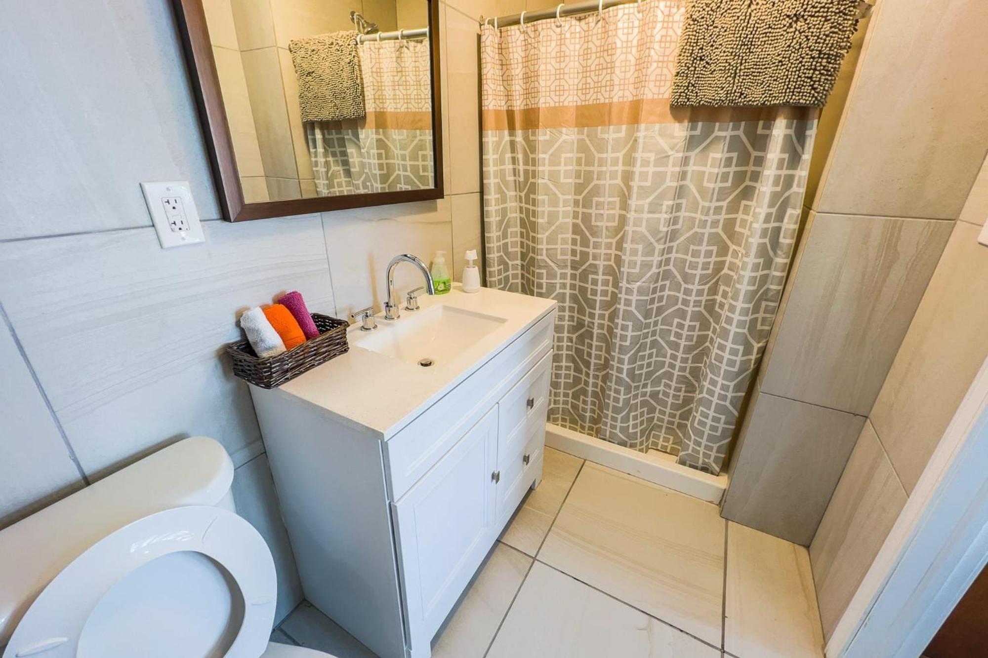 Large 6Br, 6 Bath In The City Of Niagara Falls Eksteriør billede