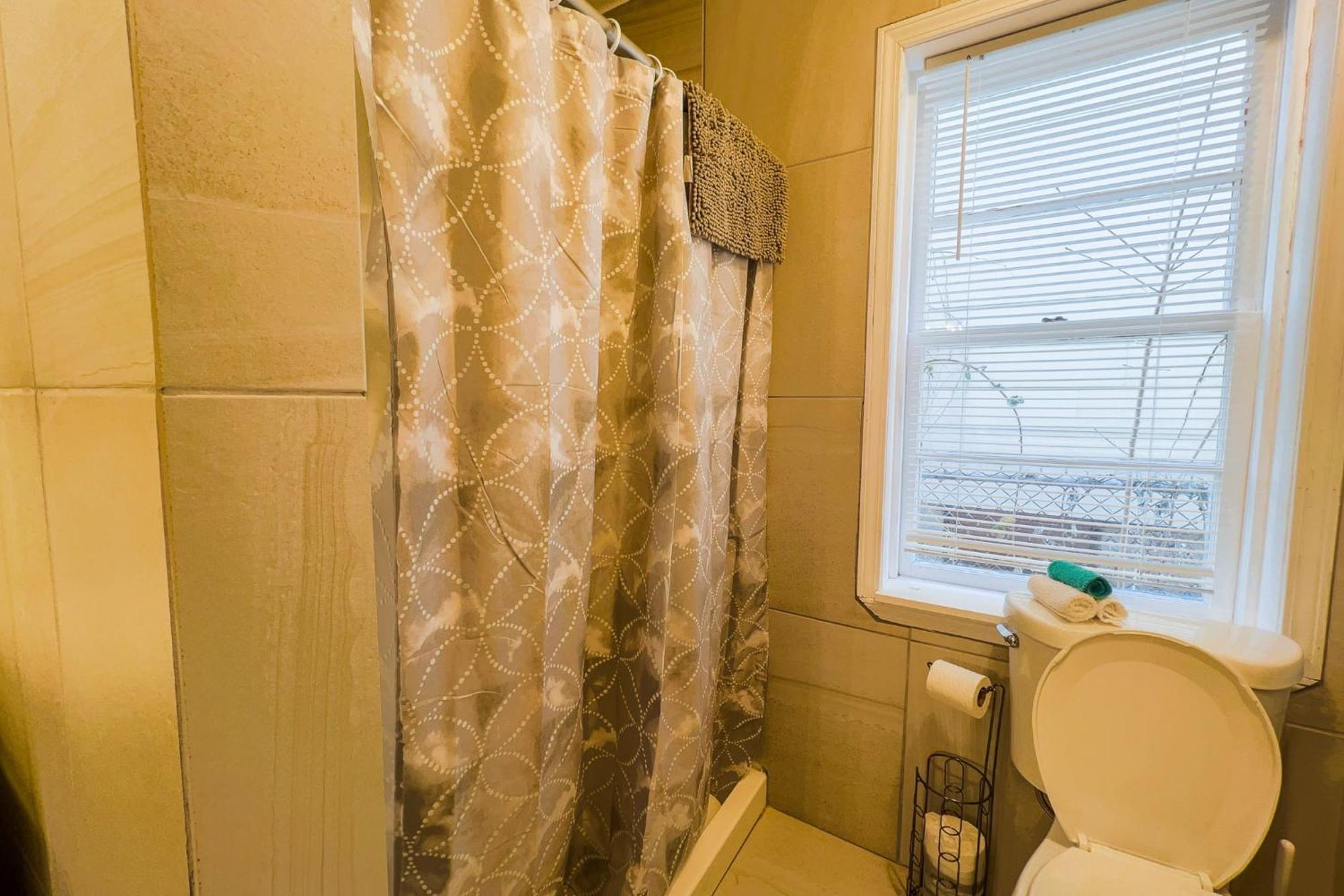 Large 6Br, 6 Bath In The City Of Niagara Falls Eksteriør billede