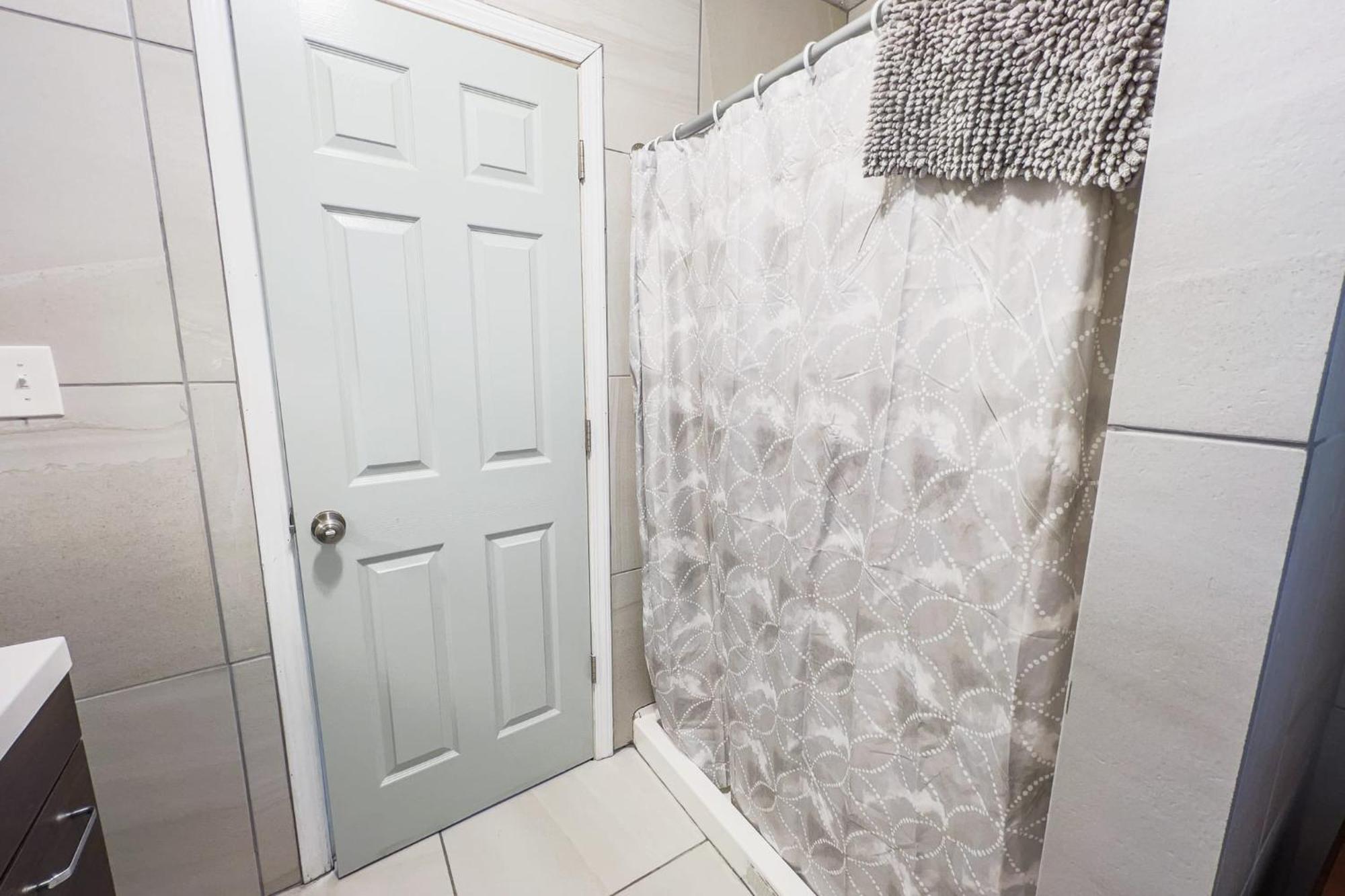 Large 6Br, 6 Bath In The City Of Niagara Falls Eksteriør billede