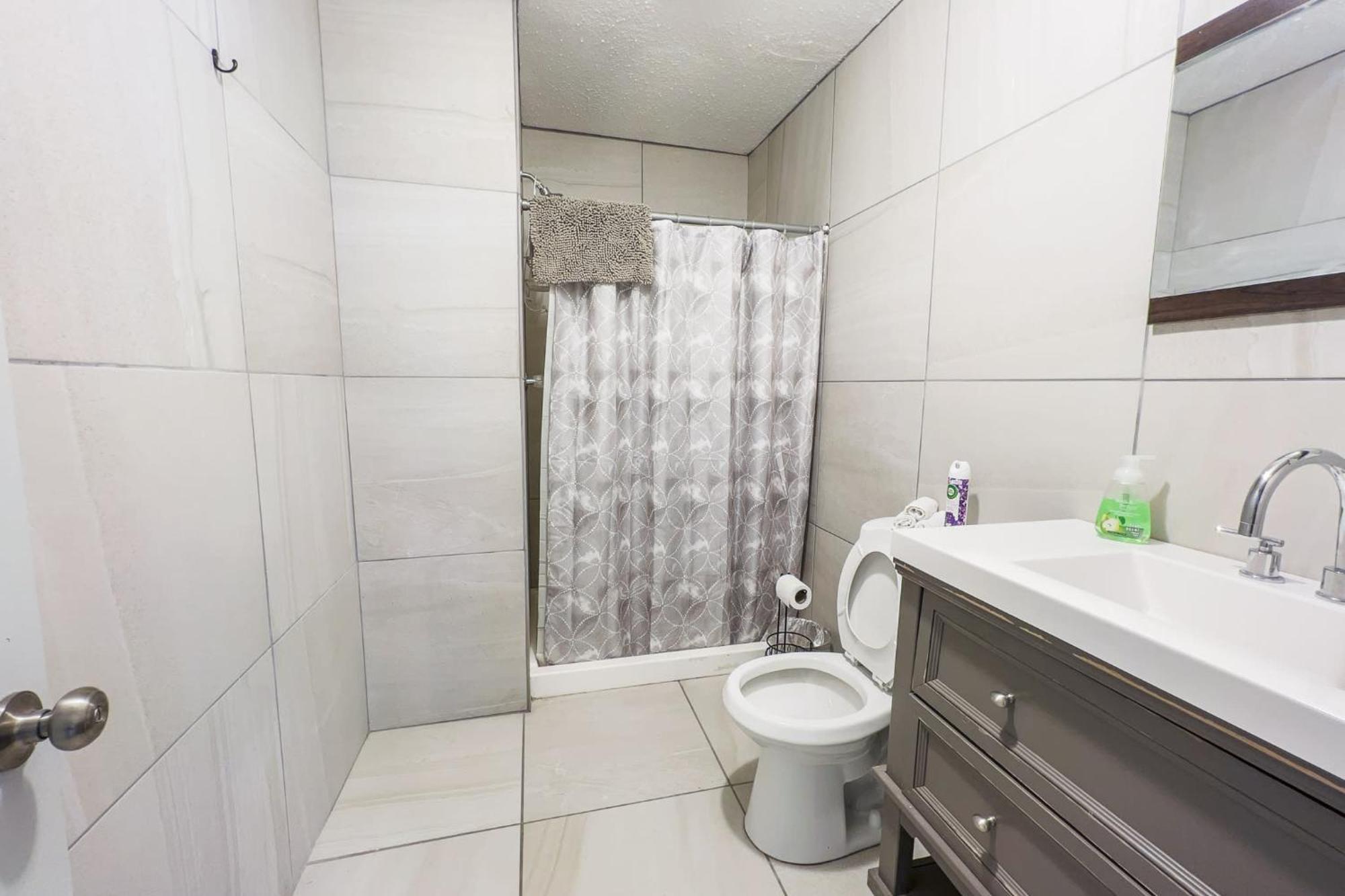 Large 6Br, 6 Bath In The City Of Niagara Falls Eksteriør billede